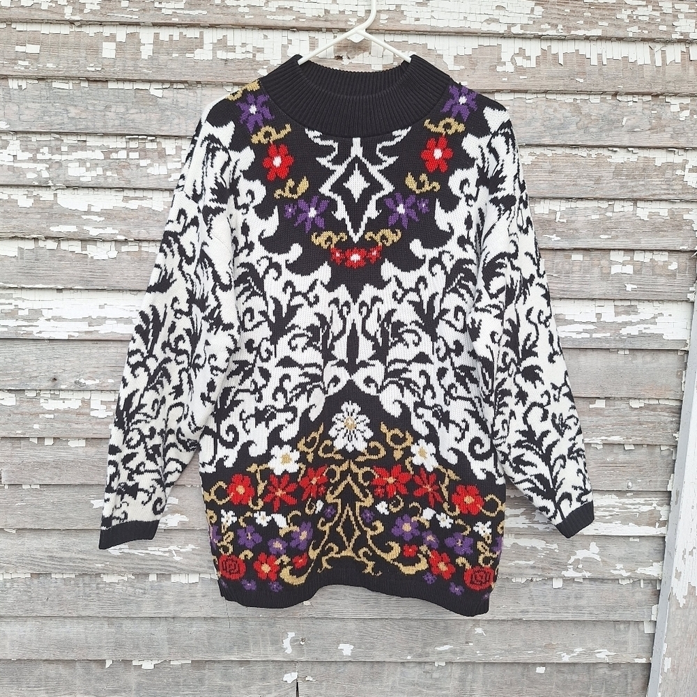 Vintage Trimmings Floral Patterned Black and White Sweater Size Medium